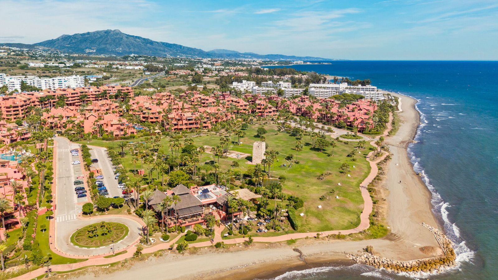 Middle Floor Apartment in Estepona