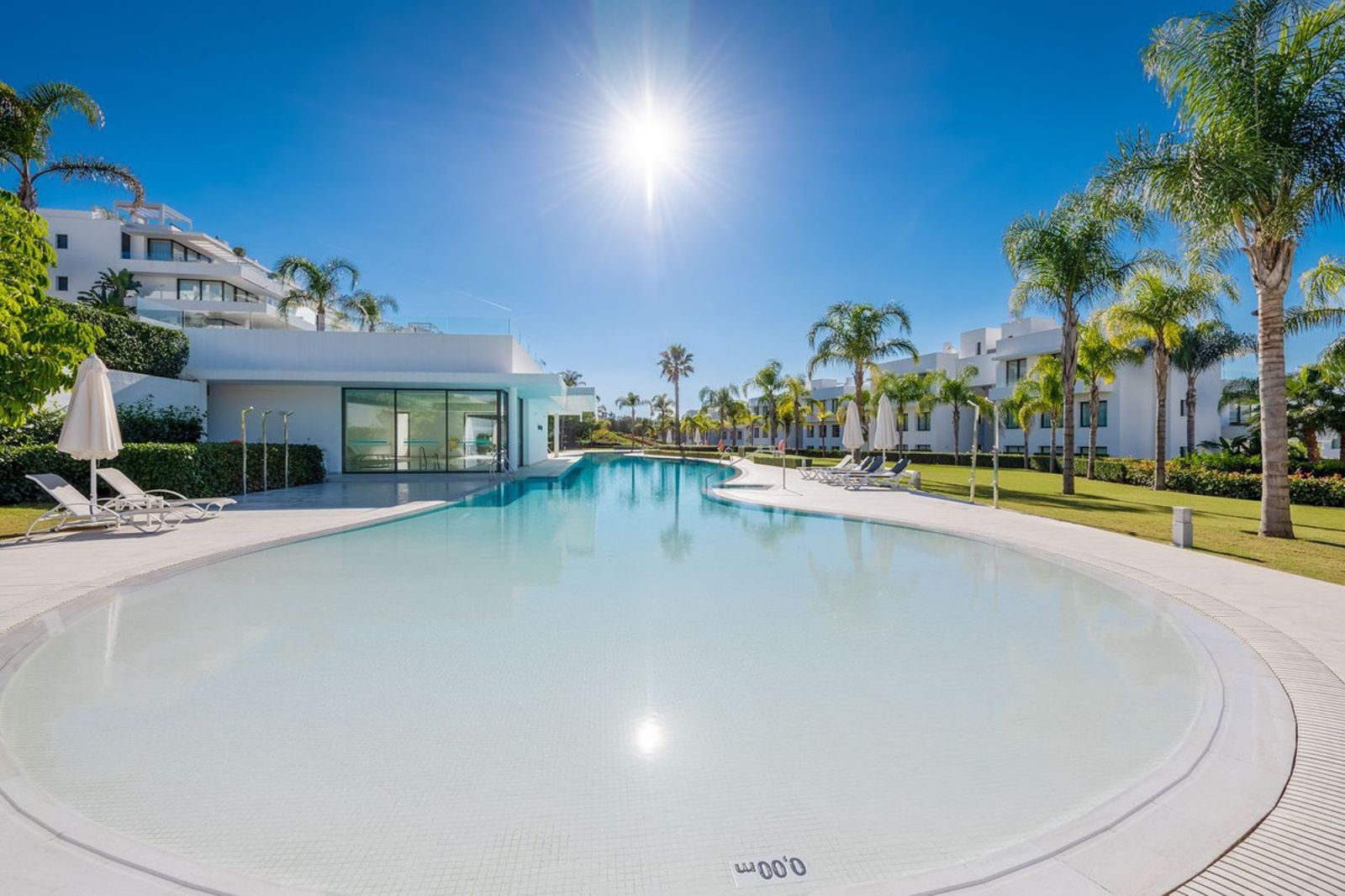 Middle Floor Apartment in Estepona