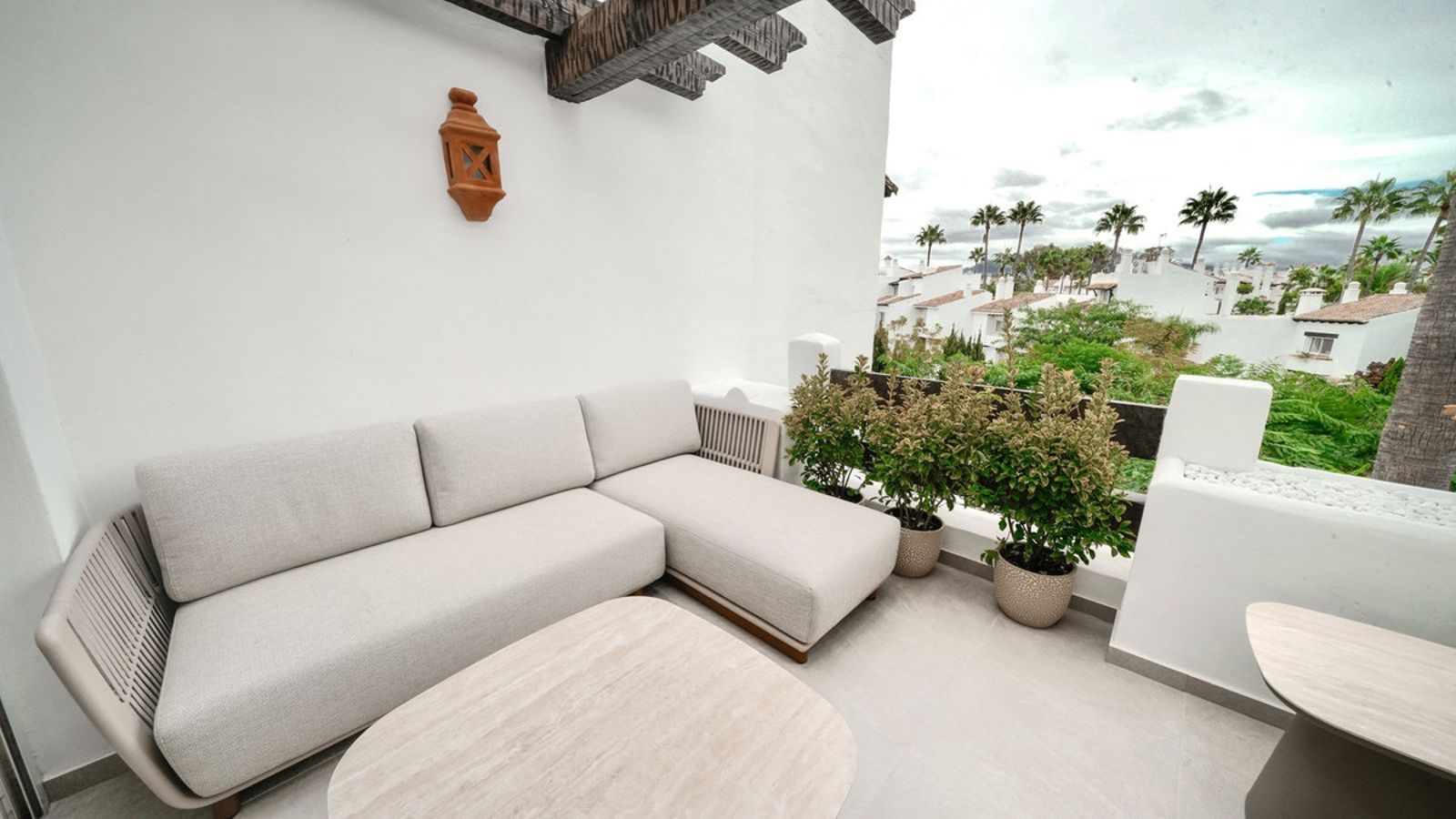 Middle Floor Apartment in Costalita