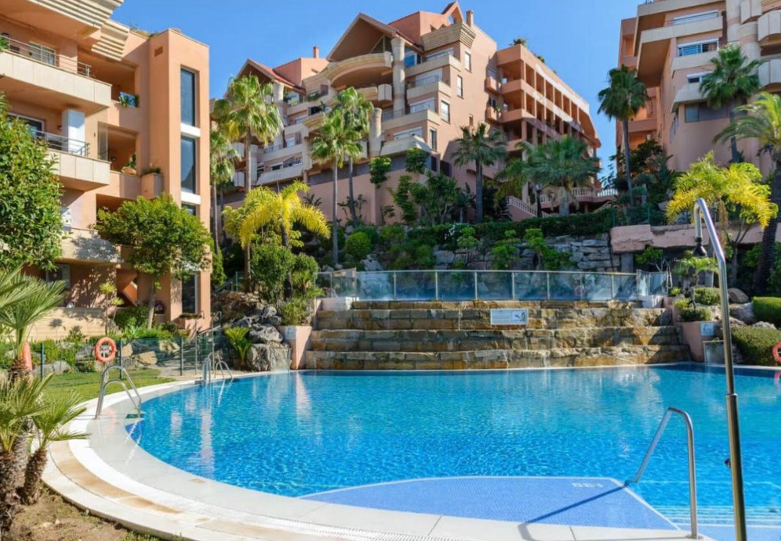 Middle Floor Apartment in Nueva Andalucía