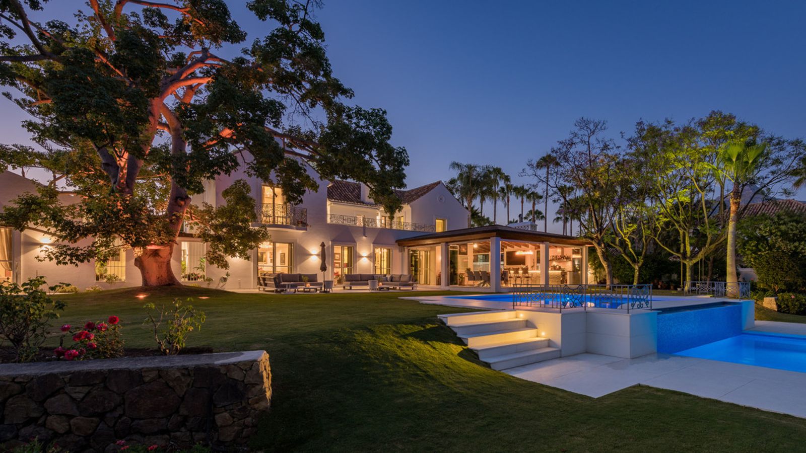 Detached Villa in Nueva Andalucía