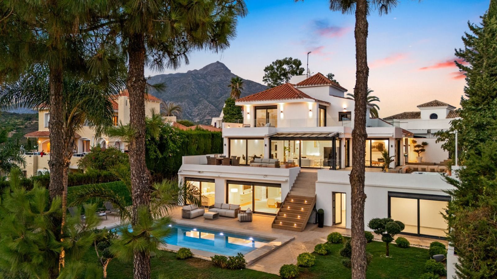Detached Villa in Nueva Andalucía