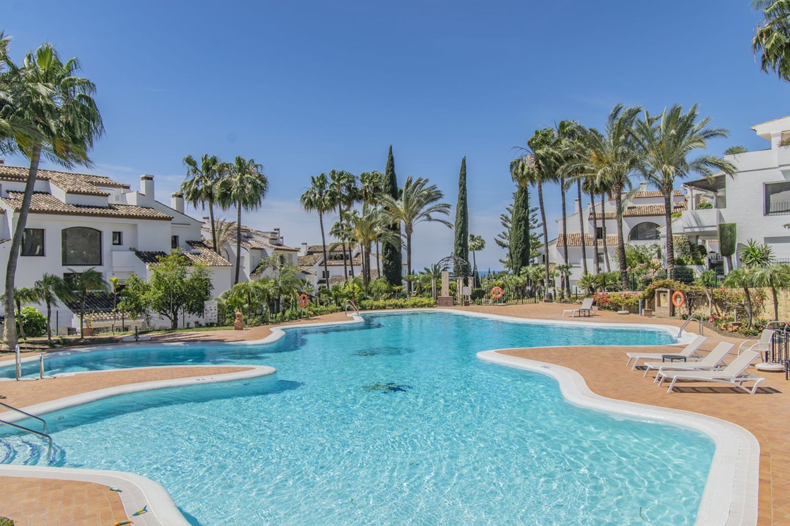 Middle Floor Apartment in Sierra Blanca