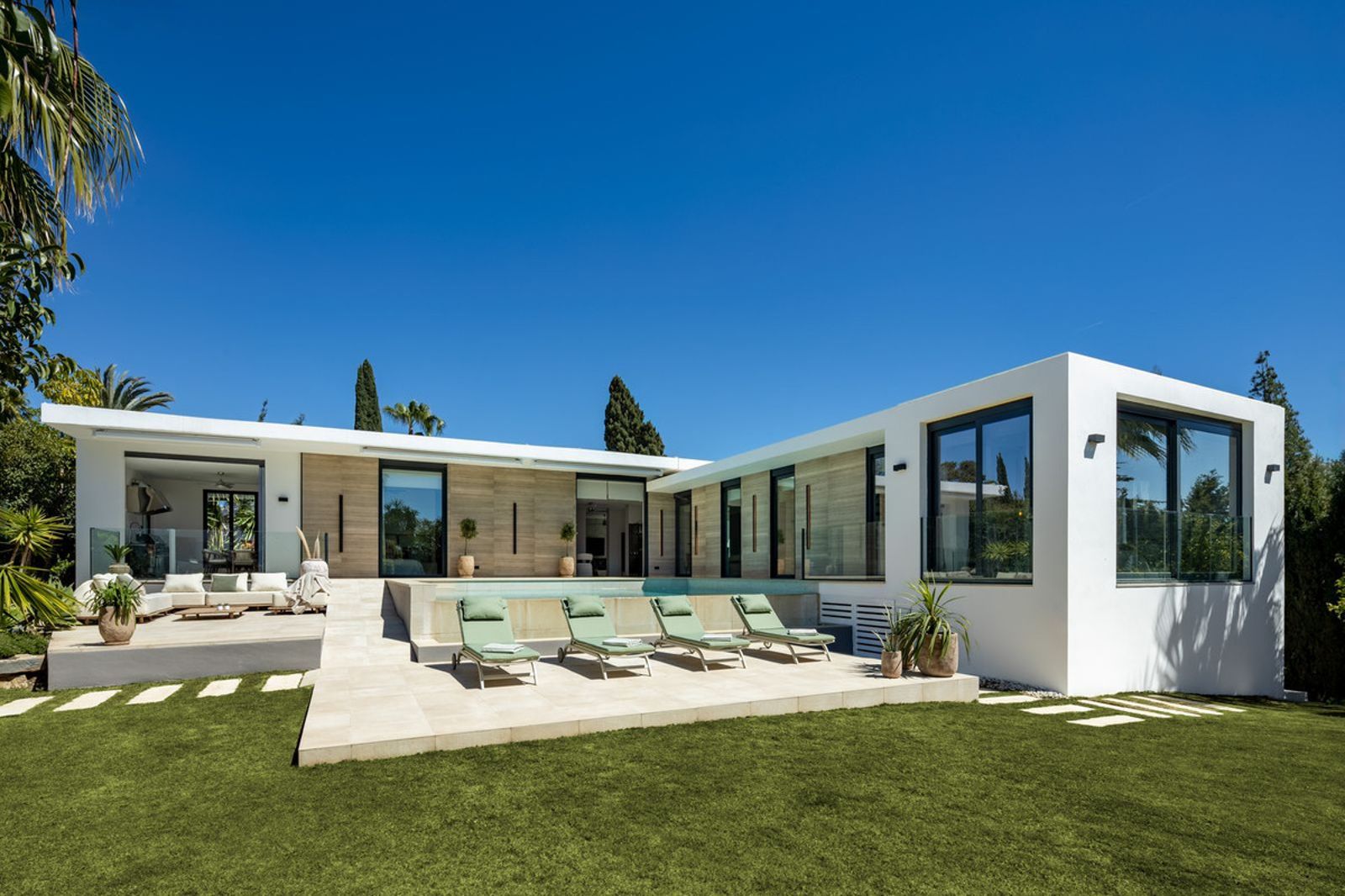 Detached Villa in Nueva Andalucía