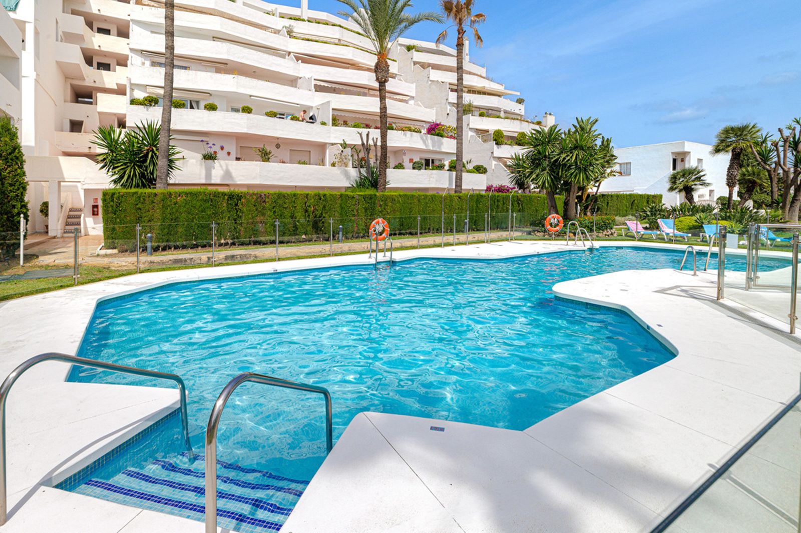 Middle Floor Apartment in Nueva Andalucía