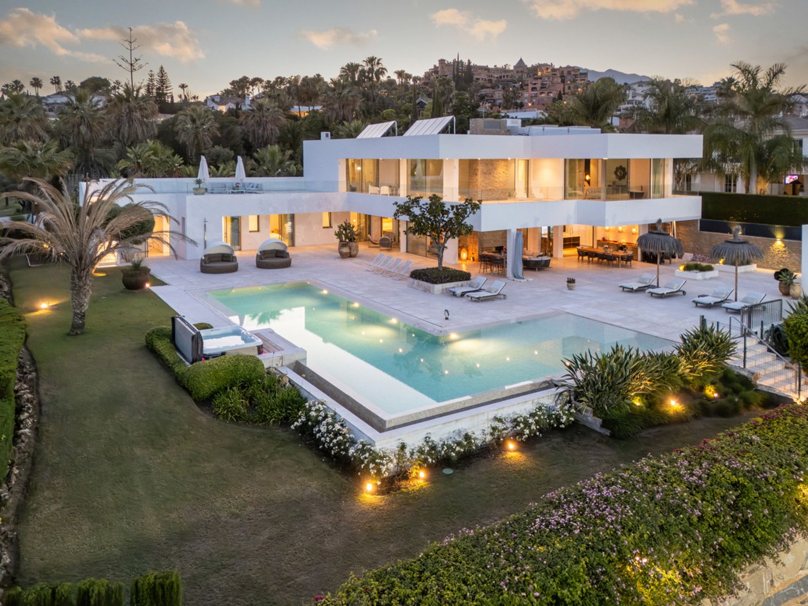 Detached Villa in Nueva Andalucía