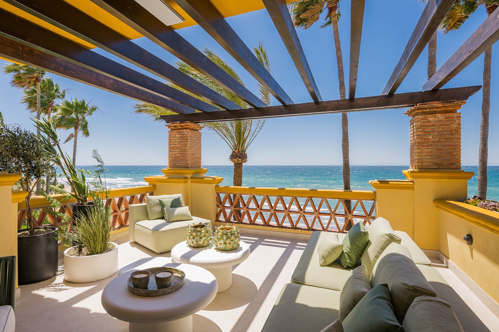 Beachfront Apartment with Sea Views