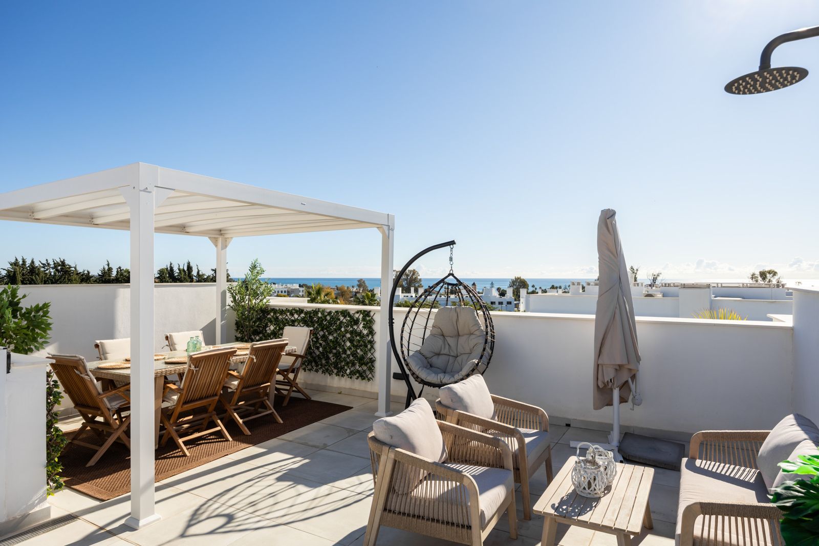 This townhouse in Los Miradores del Sol, Bel-Air Estepona