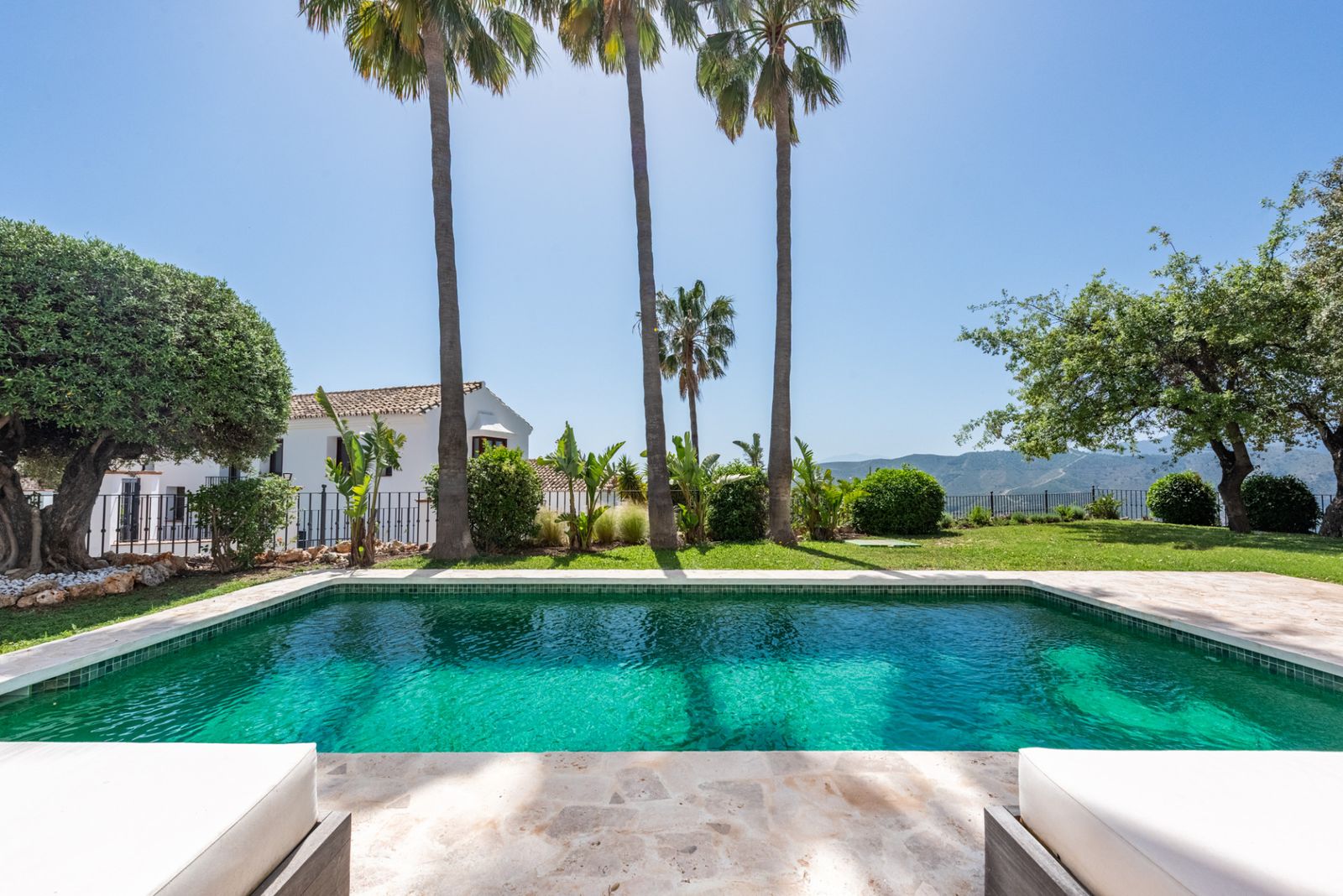 Charming Villa with Panoramic Views in Sierra Blanca Country Club, Istán