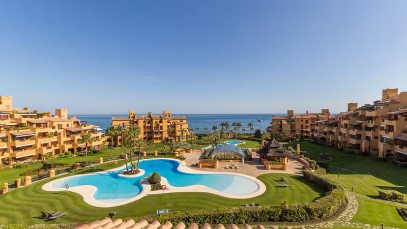 Middle Floor Apartment in Estepona
