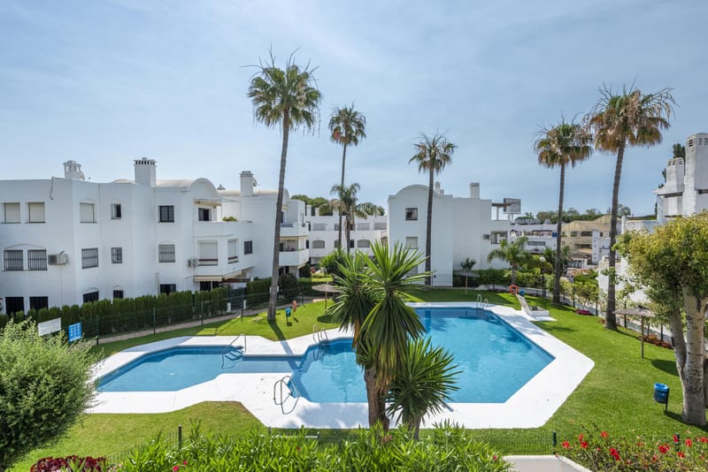Middle Floor Apartment in Estepona
