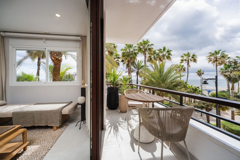 Middle Floor Apartment in Estepona
