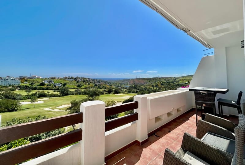 Middle Floor Apartment in Estepona