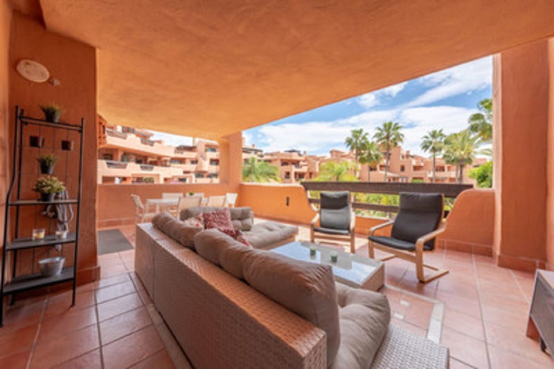 Middle Floor Apartment in Estepona