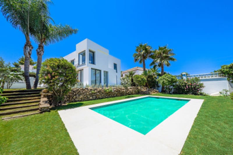 Detached Villa in Nueva Andalucía