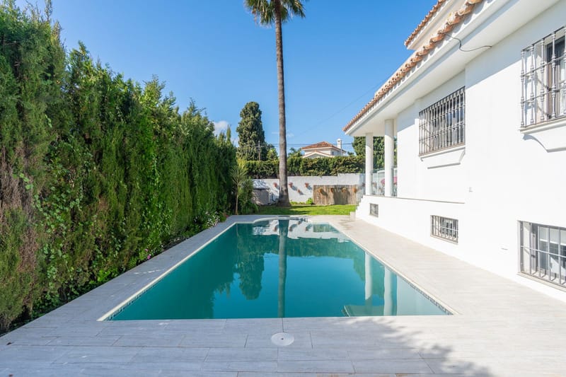 Detached Villa in El Paraiso