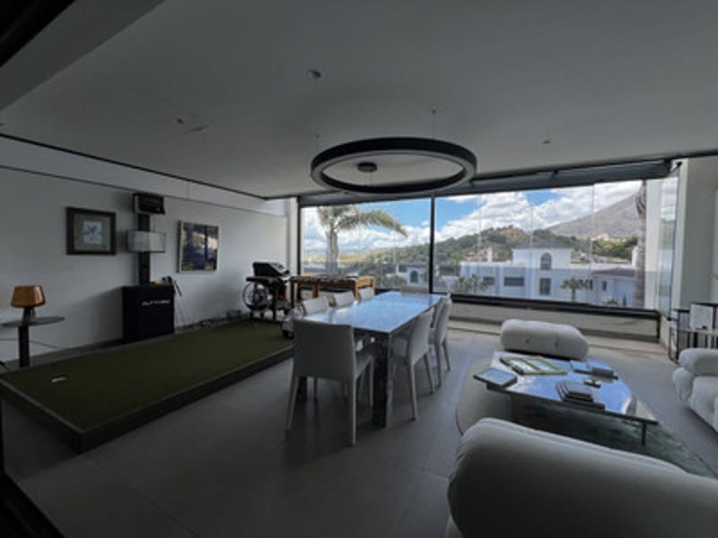 Middle Floor Apartment in Estepona
