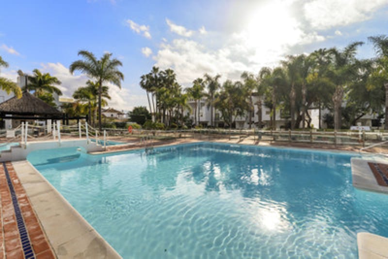 Middle Floor Apartment in The Golden Mile