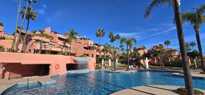 Middle Floor Apartment in Estepona