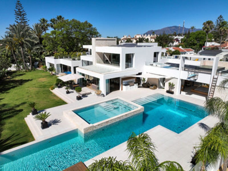 Detached Villa in El Paraiso