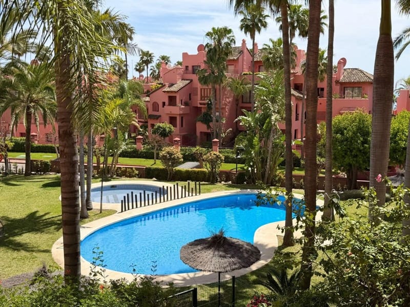 Middle Floor Apartment in Estepona