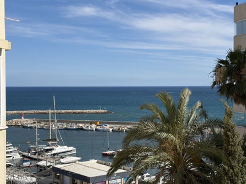 Middle Floor Apartment in Estepona
