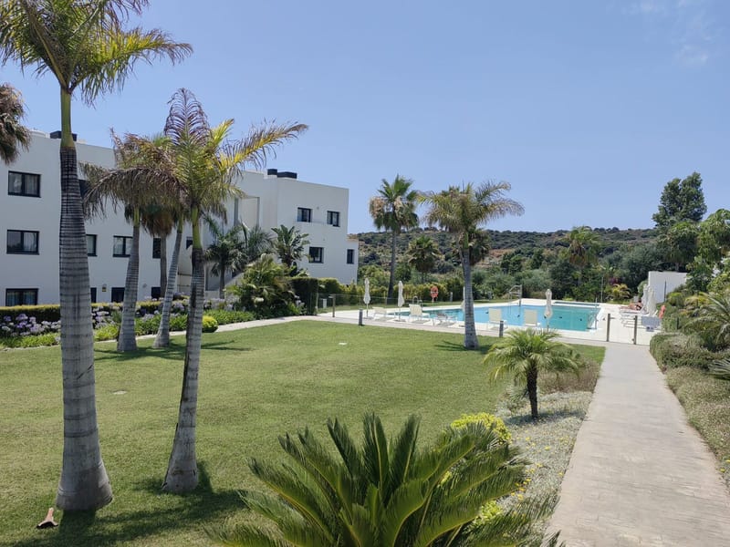 Middle Floor Apartment in Estepona