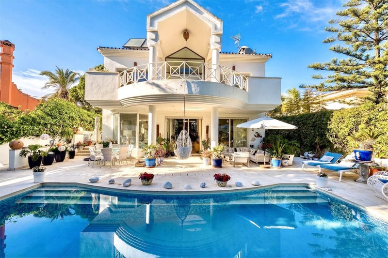 Detached Villa in New Golden Mile