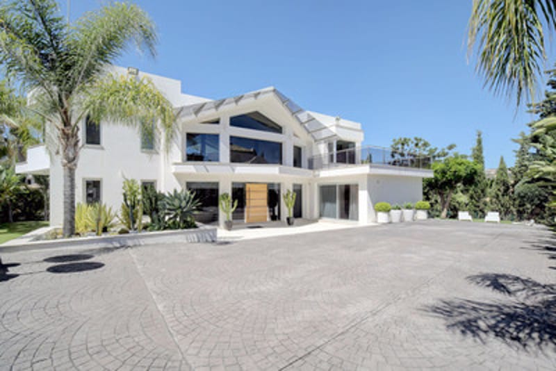 Detached Villa in Nueva Andalucía
