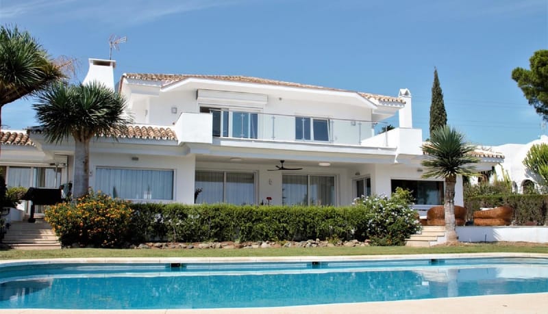 Detached Villa in El Paraiso
