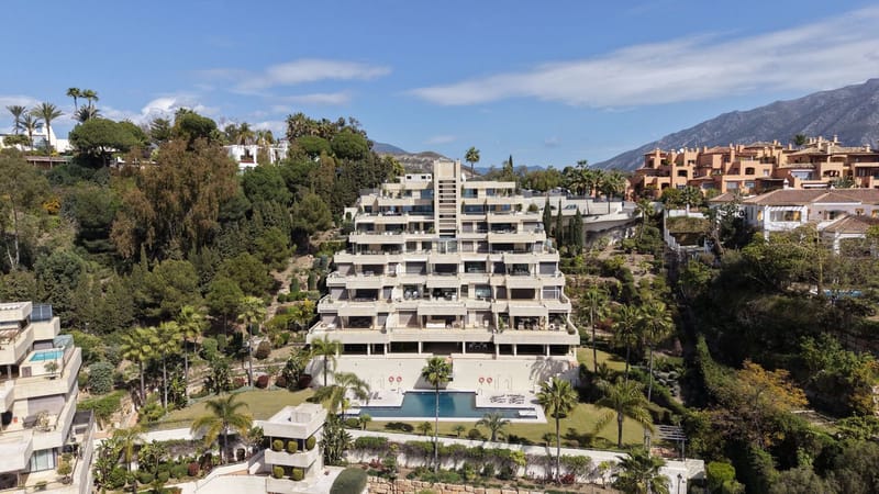Middle Floor Apartment in Nueva Andalucía