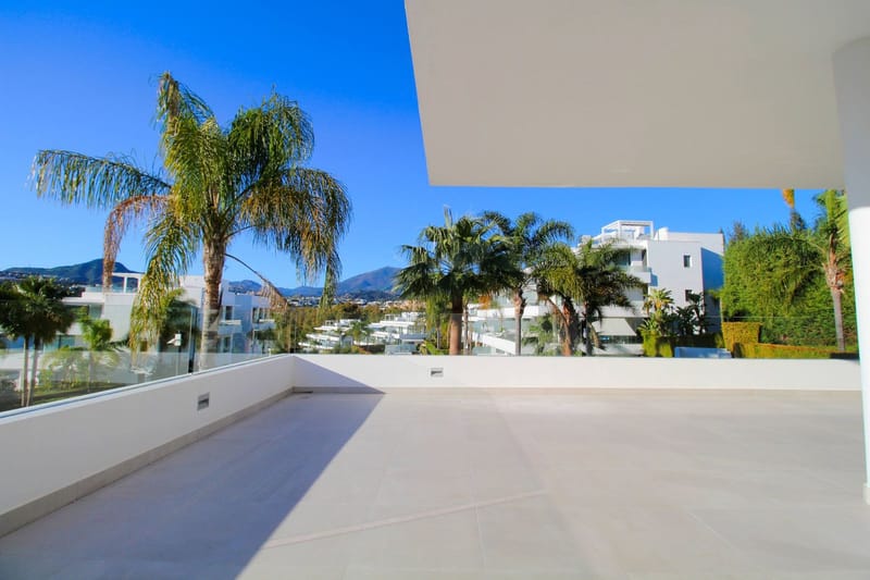 Middle Floor Apartment in New Golden Mile