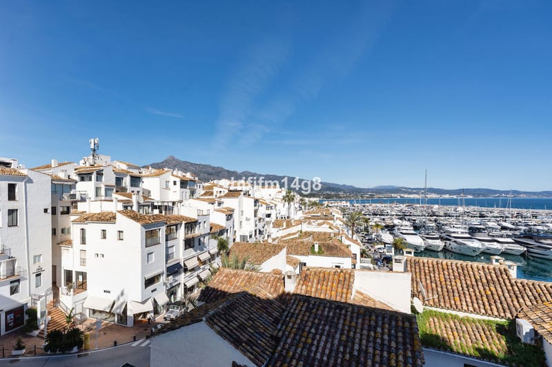 Middle Floor Apartment in Puerto Banús