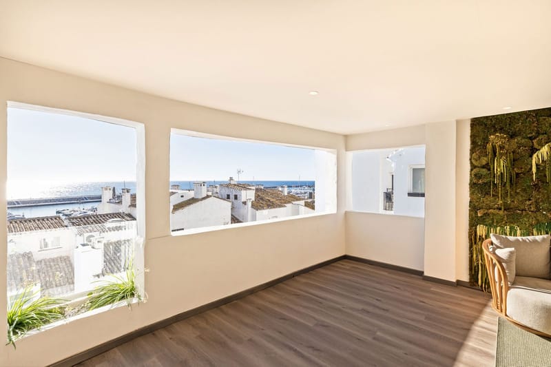 Top Floor Apartment in Puerto Banús