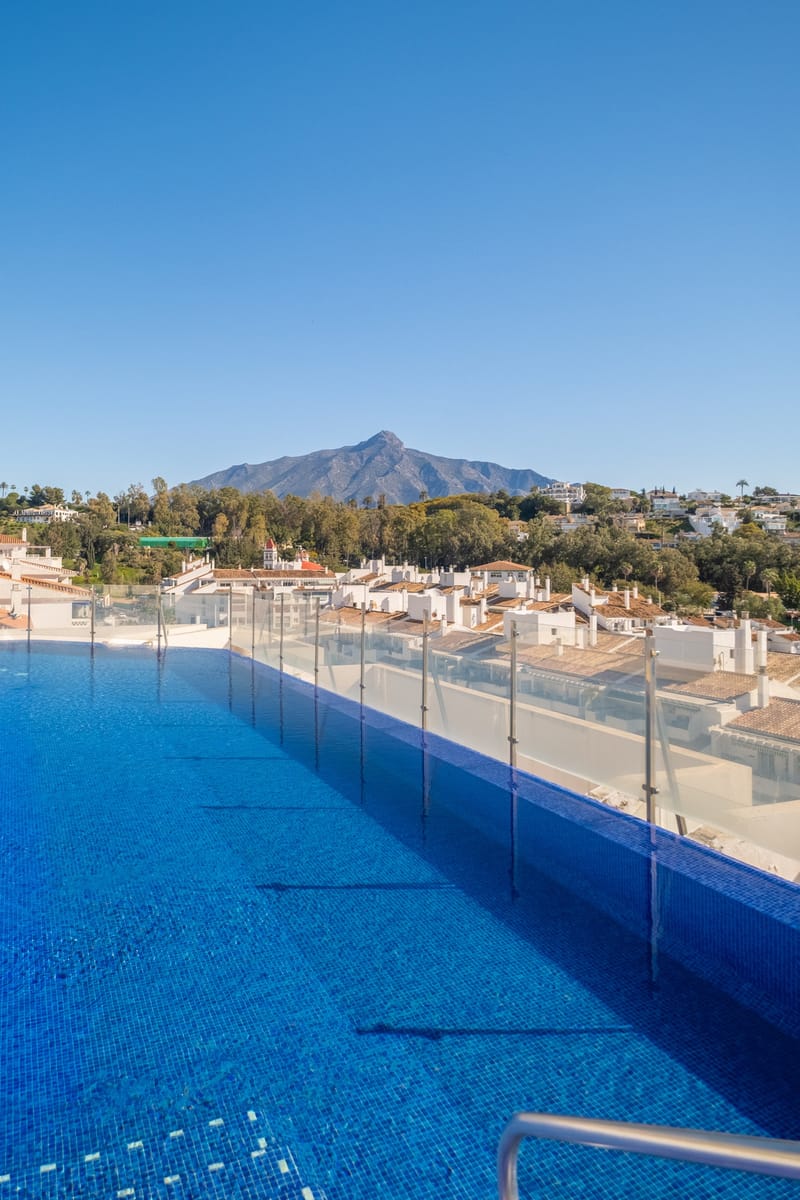 Middle Floor Apartment in Nueva Andalucía