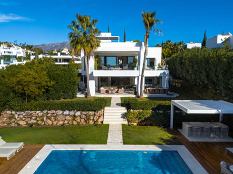 Detached Villa in Nueva Andalucía
