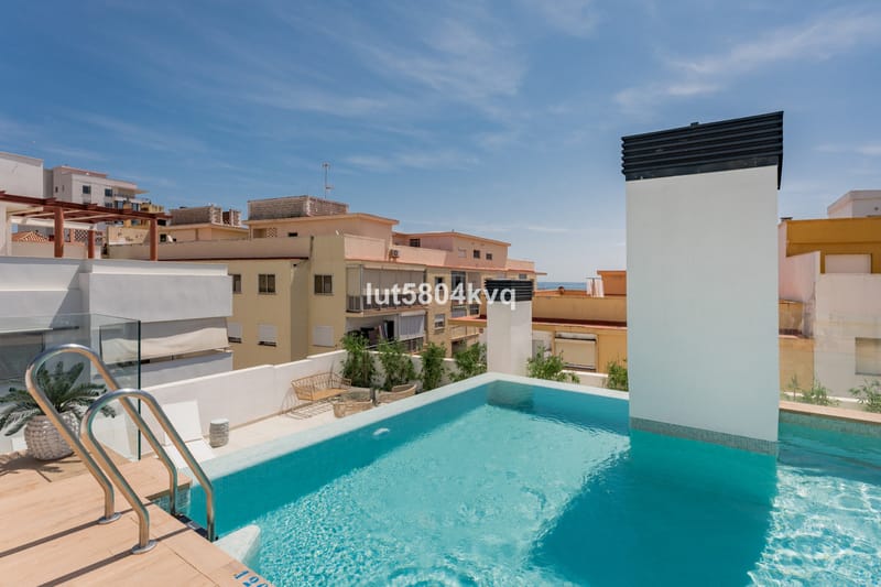 Middle Floor Apartment in Estepona