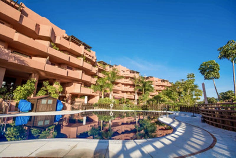 Middle Floor Apartment in Estepona