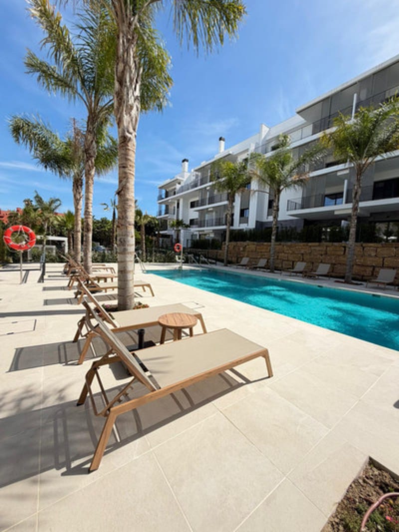 Middle Floor Apartment in Estepona