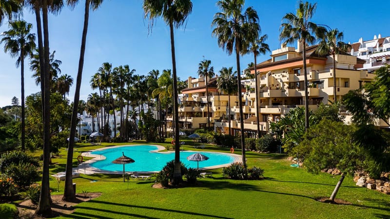 Middle Floor Apartment in The Golden Mile