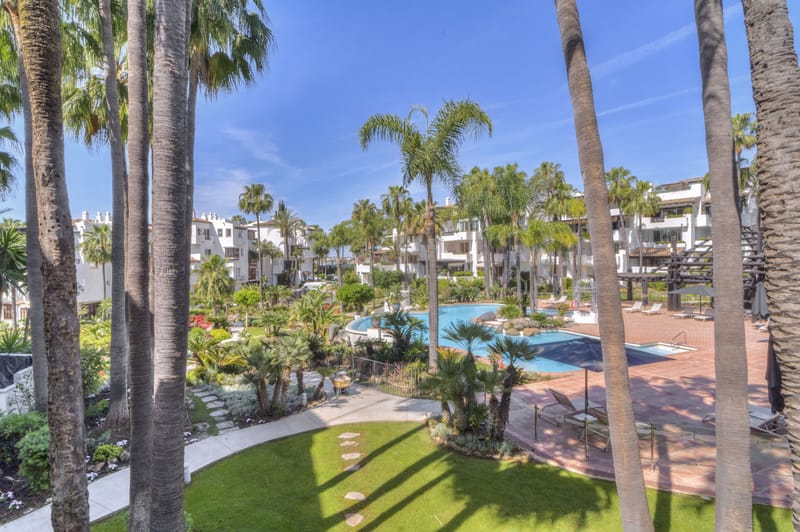 Middle Floor Apartment in The Golden Mile