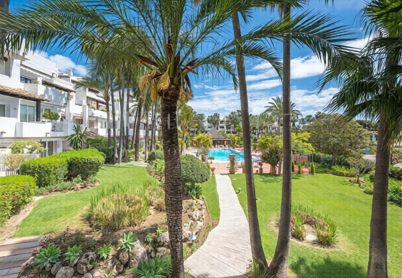 Middle Floor Apartment in The Golden Mile