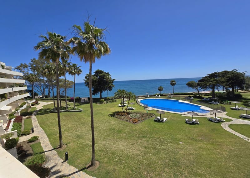 Middle Floor Apartment in Estepona