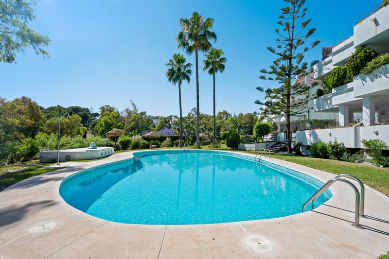 Middle Floor Apartment in The Golden Mile