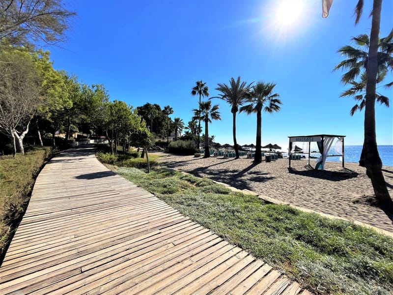 Middle Floor Apartment in La Duquesa