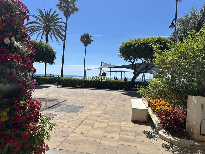 Middle Floor Apartment in Estepona