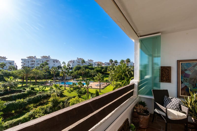 Middle Floor Apartment in Estepona