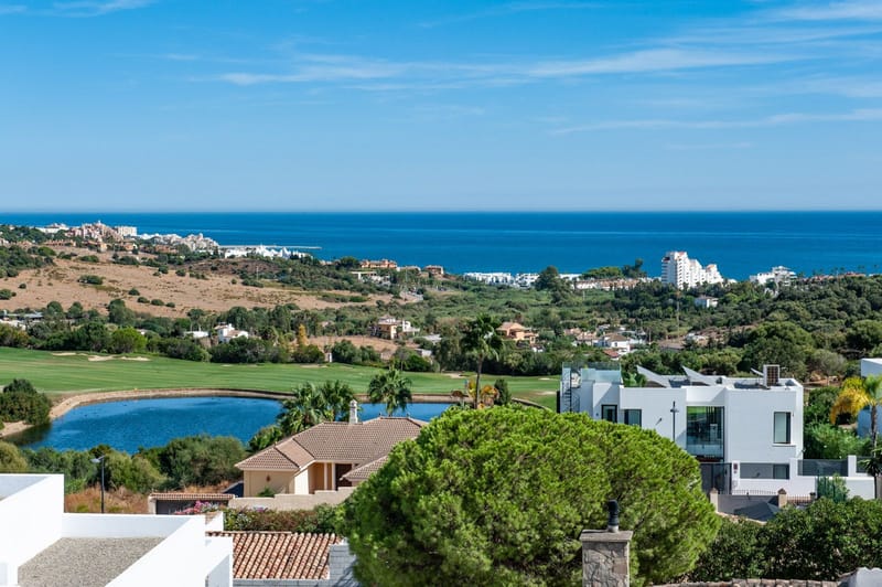 Top Floor Apartment in Estepona
