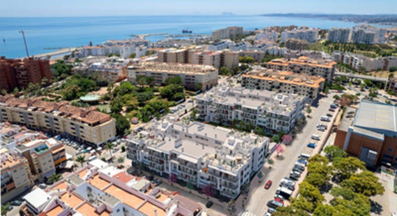 Middle Floor Apartment in Estepona