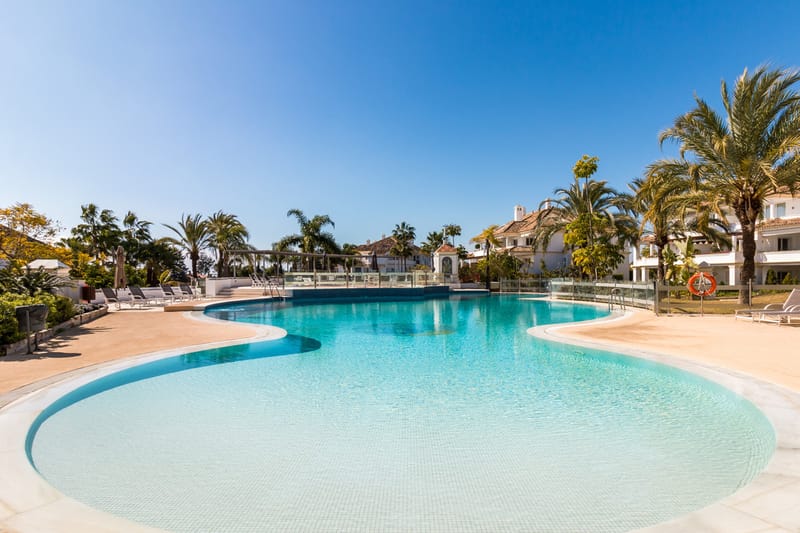 Middle Floor Apartment in The Golden Mile